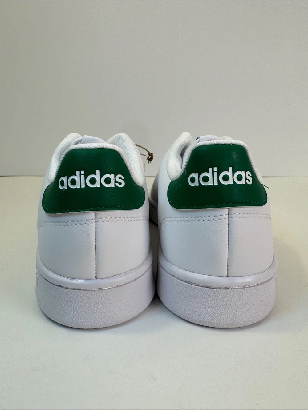 adidas Advantage Men’s Size 10 White Green Casual Tennis Sneakers GZ5300